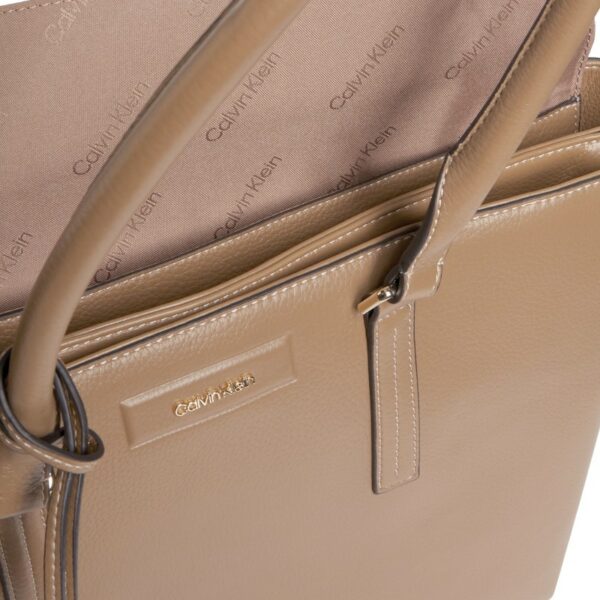 Calvin Klein Slim Tote Dressed Safari Canvas