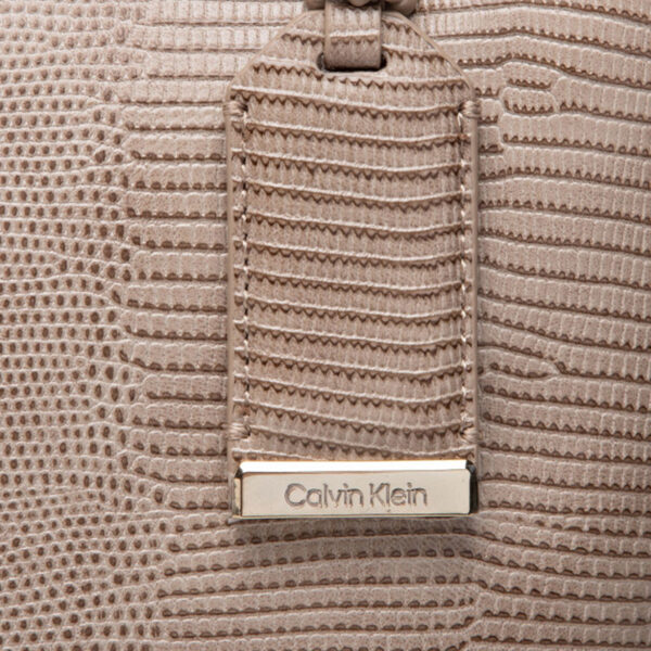 Calvin Klein Ck Must Shoulder Bag Md Lizard Grey