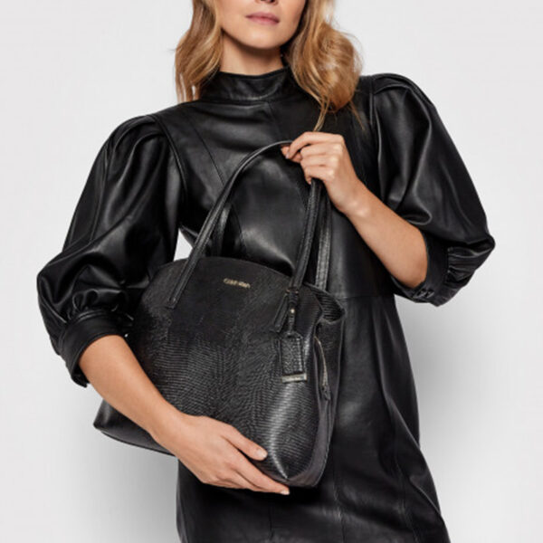 Calvin Klein Ck Must Shoulder Bag Md Lizard Black