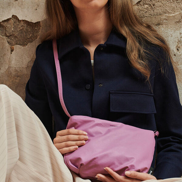 Tinne+Mia Cross Body Feel Good Baggy Pale Pansy