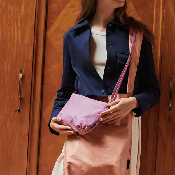 Tinne+Mia Cross Body Feel Good Baggy Pale Pansy
