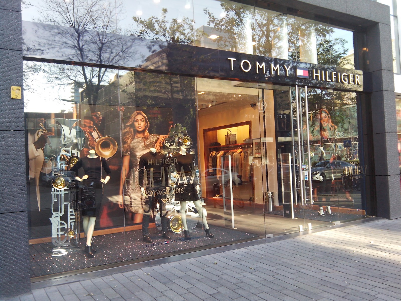 Tommy-Hilfiger-Store-Rotterdam-accepteert-American-Express-Credit-Cards