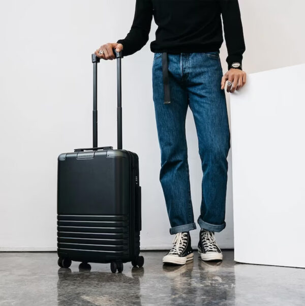 Kapten & Son Cabin Heathrow All Black