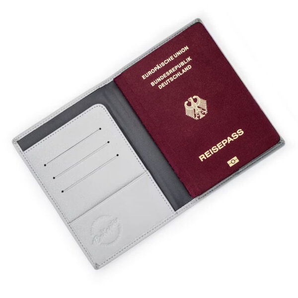 Kapten & Son Heathrow Passport Holder Grey