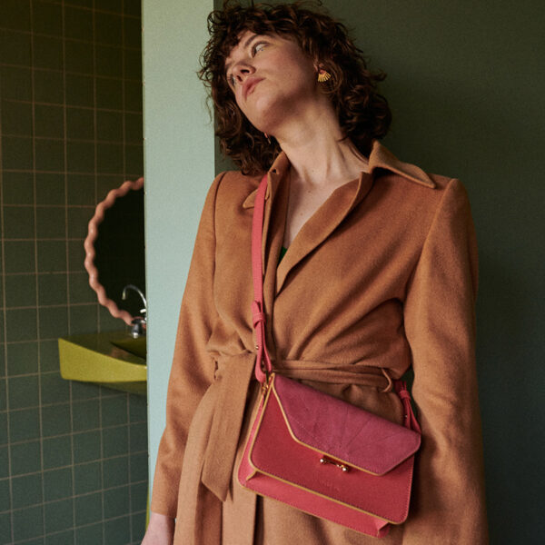 The Sticky Sis Club Shoulderbag | La Promenade | Ton Sur Ton | Tulip Pink