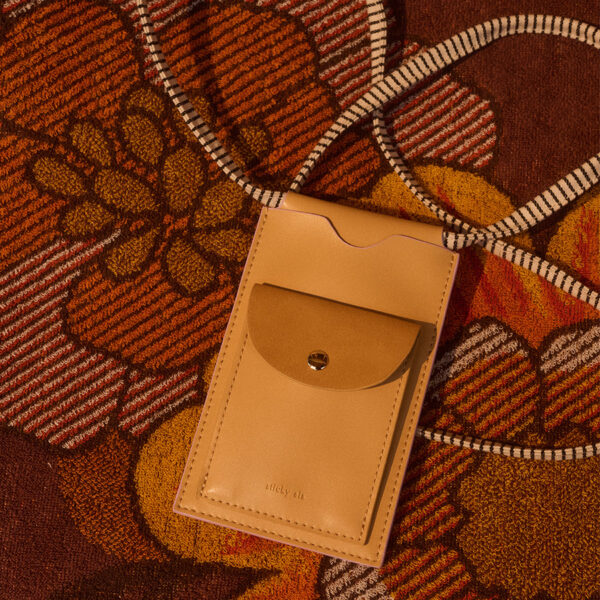 The Sticky Sis Club phone pouch | il sole | ton sur ton | affogato beige