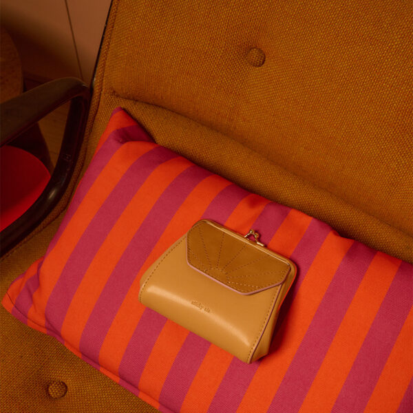 The Sticky Sis Club wallet | il sole | ton sur ton | affogato beige