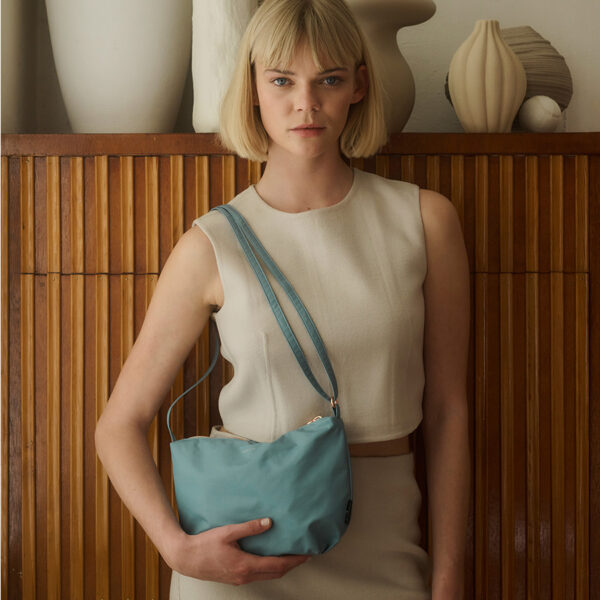 Tinne+Mia Cross body Feel Good Baggy  stone blue | BRING IT ON